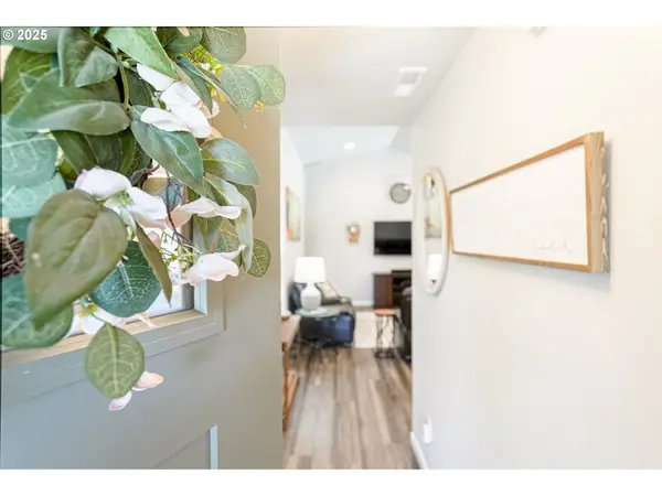 2054 SE Academy ST, Dallas, OR 97338