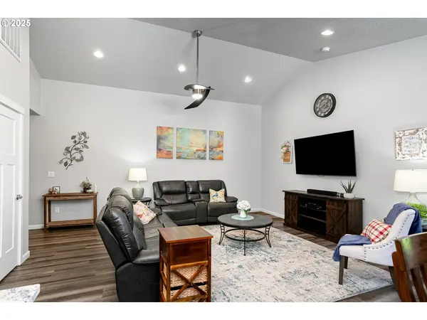 2054 SE Academy ST, Dallas, OR 97338