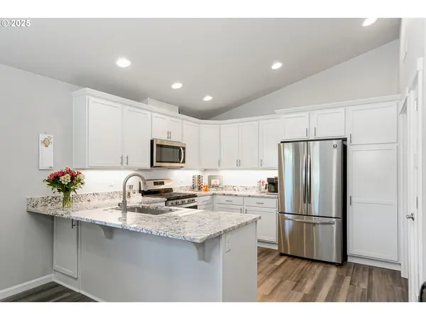 2054 SE Academy ST, Dallas, OR 97338