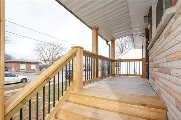 421 Woodcrest AVE #Main, Oshawa, ON L1J 2T5