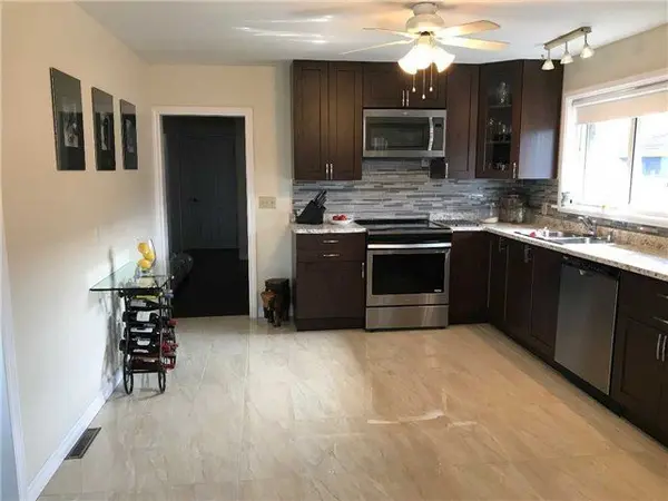 421 Woodcrest AVE #Main, Oshawa, ON L1J 2T5