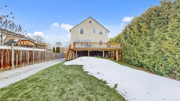 11 Red Robin RD, Georgina, ON L4P 3E9