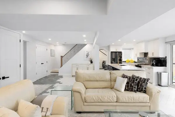 676 Bayshore BLVD, Burlington, ON L7T 1T2