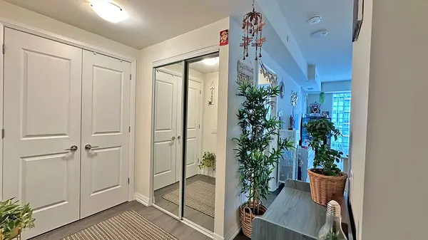 50 Thomas Riley RD #1001, Toronto W08, ON M9B 0C5