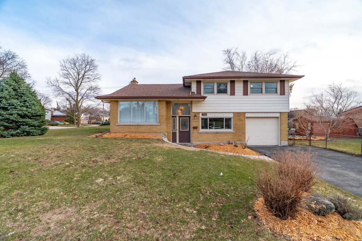 135 Burbank RD, Kitchener, ON N2B 1E3