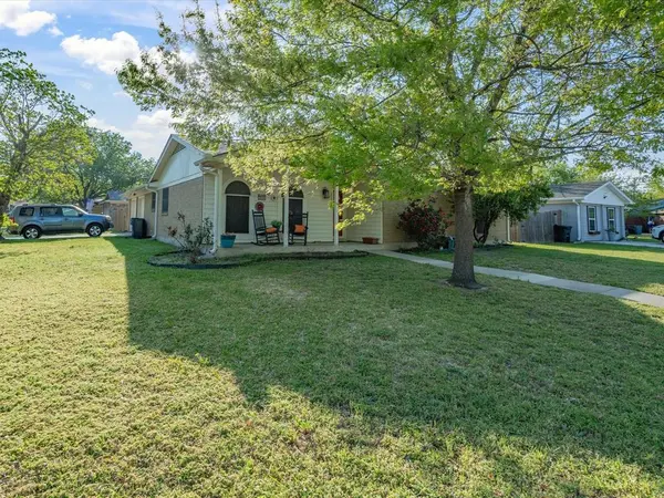 216 NE Cindy Lane, Burleson, TX 76028