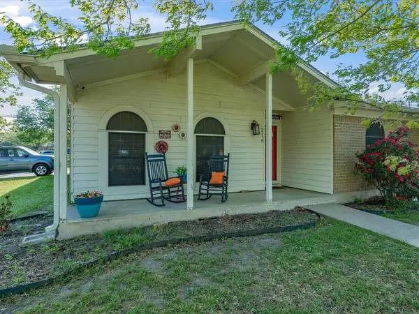 216 NE Cindy Lane, Burleson, TX 76028