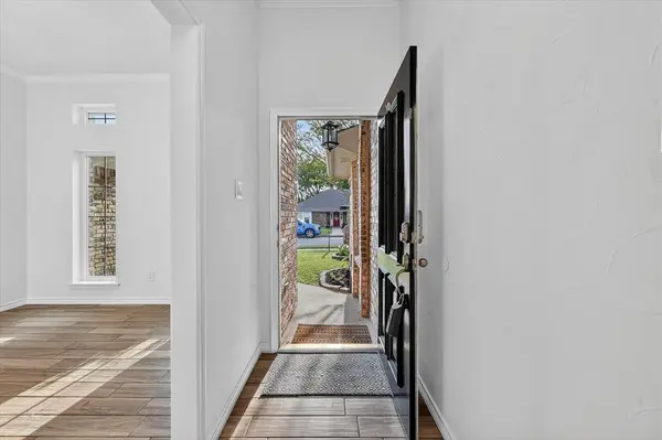 3713 Woodmont Court, Bedford, TX 76021