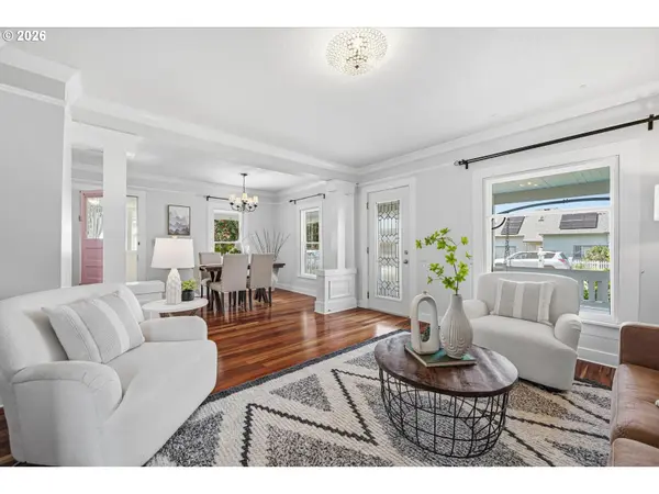 170 NE MAIN ST, Estacada, OR 97023