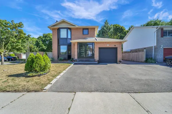 19 Glenabbey DR, Clarington, ON L1E 1C1