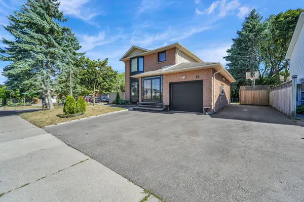19 Glenabbey DR, Clarington, ON L1E 1C1