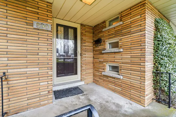 890 Falcon BLVD, Burlington, ON L7T 3B7