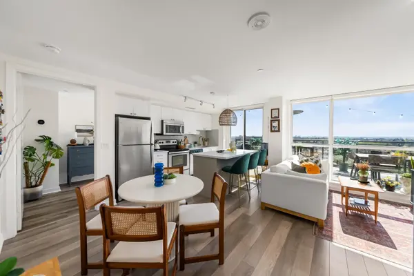 16 Mcadam AVE #705, Toronto W04, ON M6A 1S5