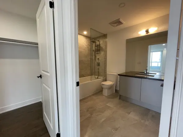 2489 Taunton RD #412, Oakville, ON L6H 0G3