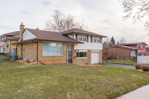 135 Burbank RD, Kitchener, ON N2B 1E3