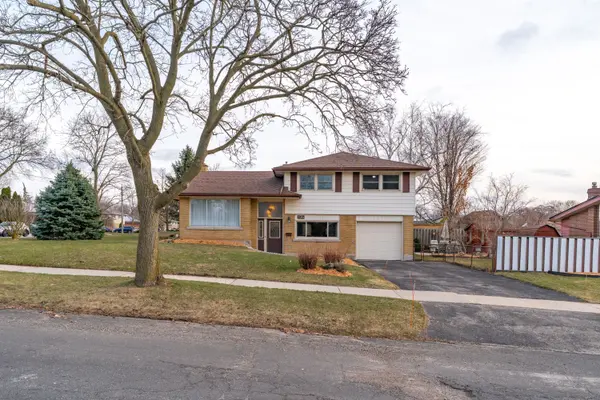 135 Burbank RD, Kitchener, ON N2B 1E3
