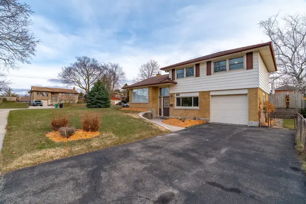 135 Burbank RD, Kitchener, ON N2B 1E3