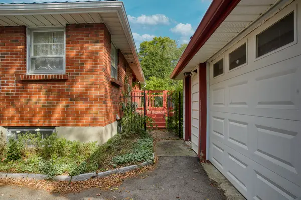 143 Oakside ST, London East, ON N5Y 1E8