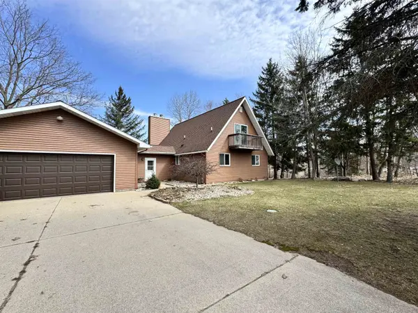 1035 Cantabrian DR, Lake Isabella, MI 48893