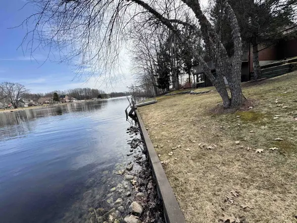 1035 Cantabrian DR, Lake Isabella, MI 48893