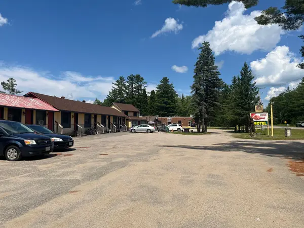 469 Bethune DR N, Gravenhurst, ON P1P 1B8