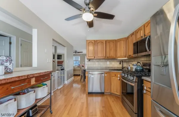 13 Spruce Ter, Mount Arlington Boro, NJ 07856