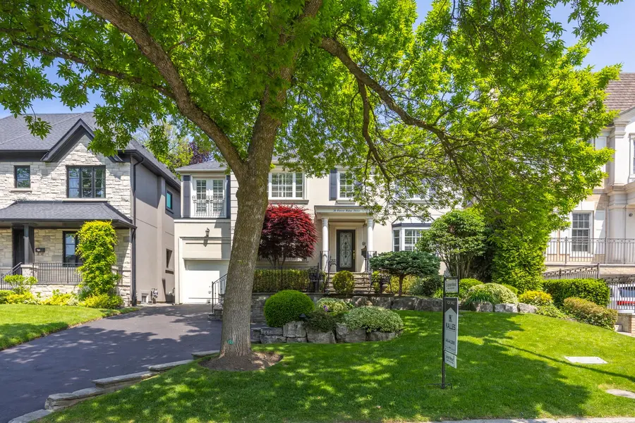 26 Forest Ridge DR, Toronto C04, ON M6B 1H3