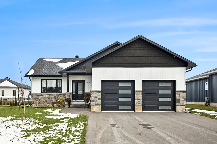 18 Morrison DR, Whitewater Region, ON K0J 1K0