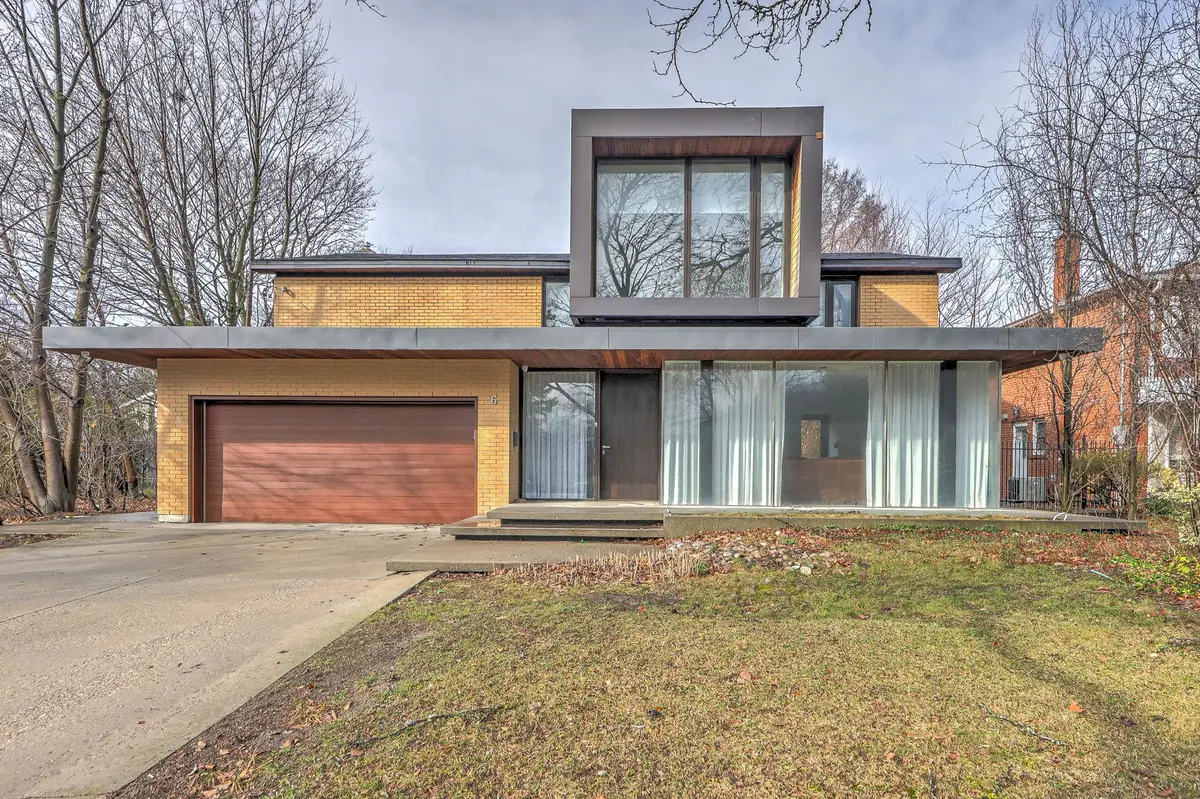 6 Bannatyne DR, Toronto C12, ON M2L 2N7