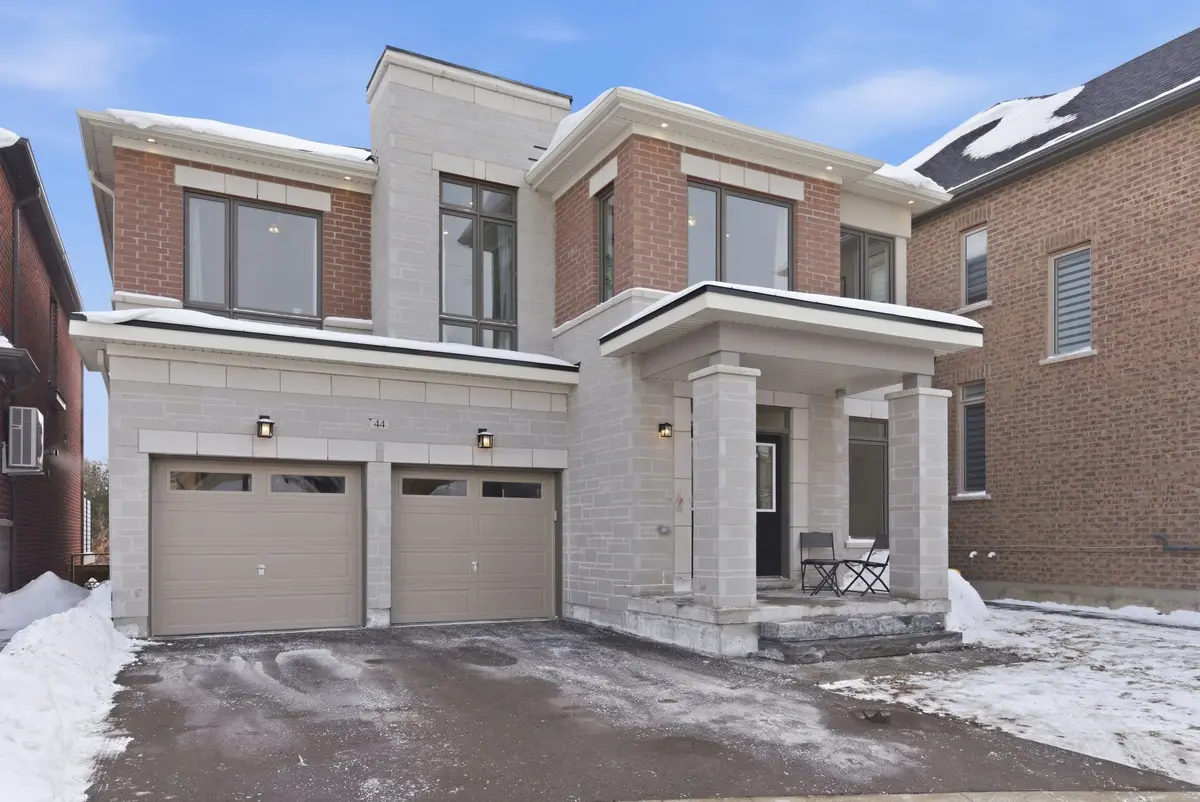 44 Priory DR, Whitby, ON L1P 0L1