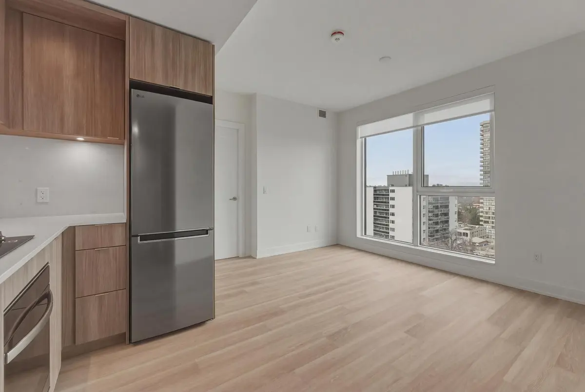 25 Cordova AVE #901, Toronto W08, ON M9A 0E5