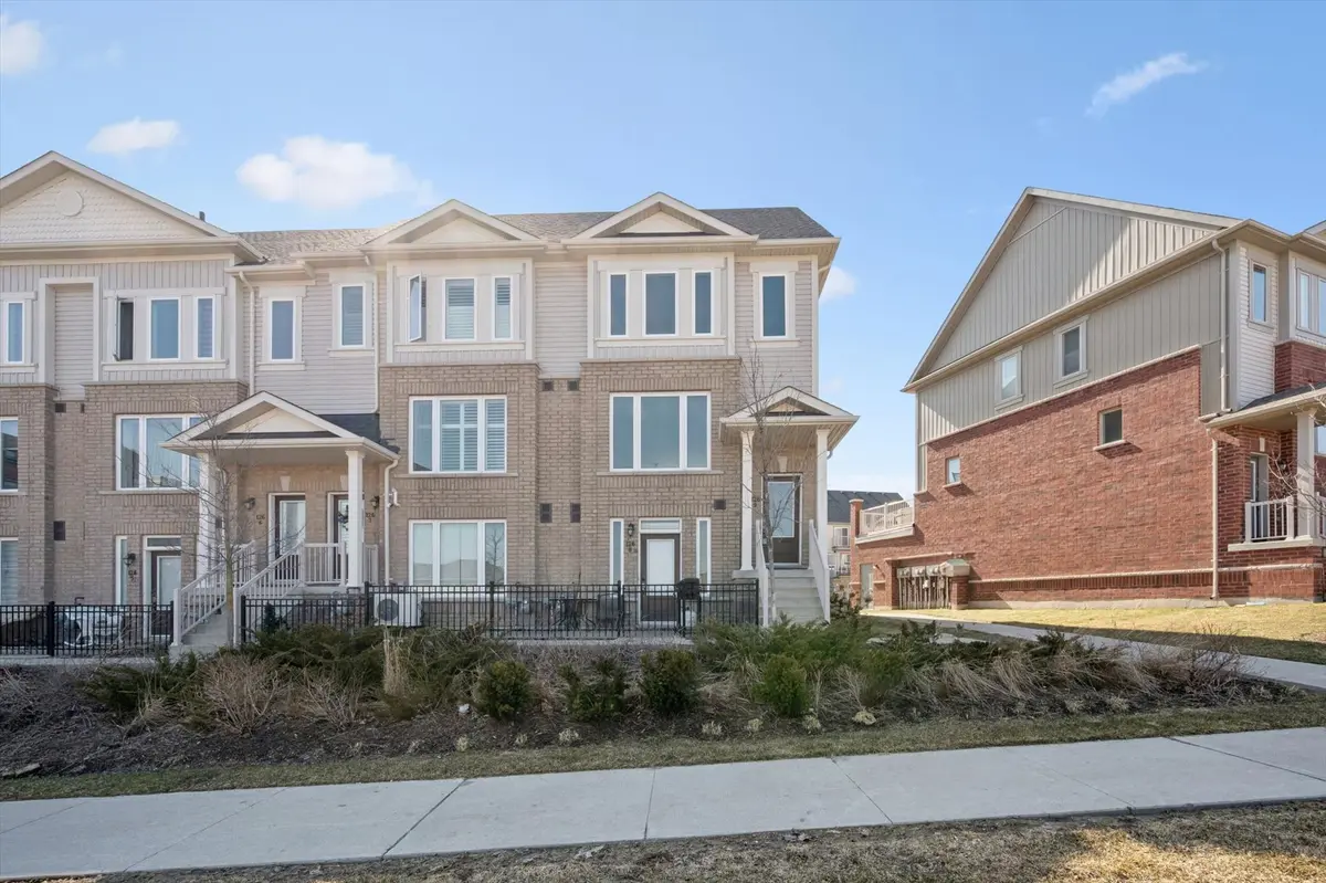 126 Watson Pkwy N #9, Guelph, ON N1E 0P6