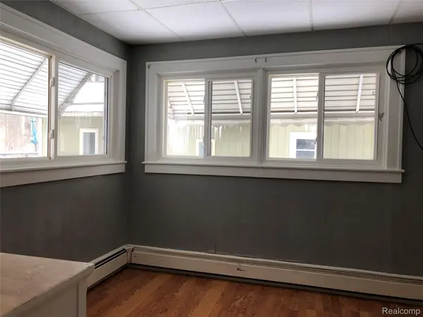 2005 Fairfield AVE, Wixom, MI 48393