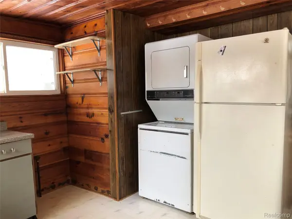 2005 Fairfield AVE, Wixom, MI 48393