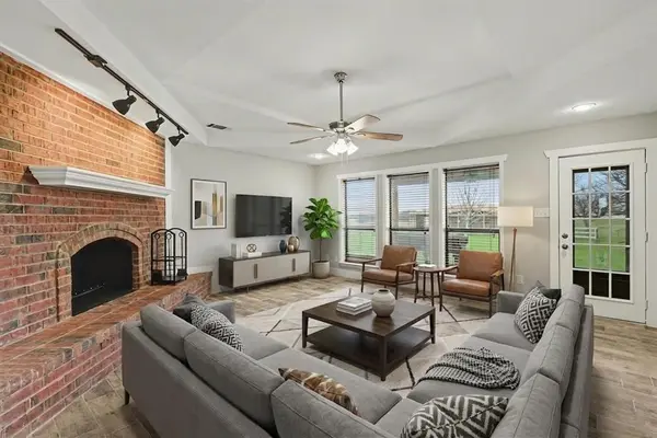 10101 Round Hill Road, Fort Worth, TX 76131