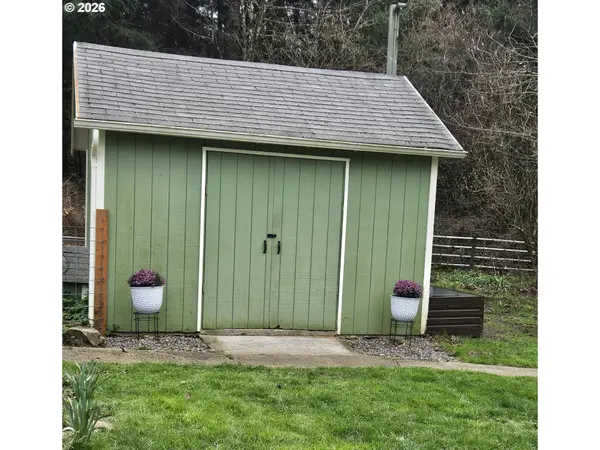 210 WEBSTER LN, Woodland, WA 98674