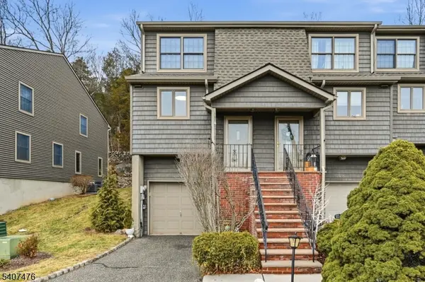 5 Mountain Ridge Rd, Bloomingdale Boro, NJ 07403