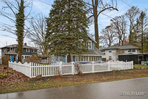 1354 Waukazoo DR, Park Twp, MI 49424