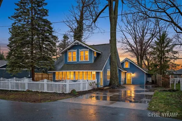 1354 Waukazoo DR, Park Twp, MI 49424