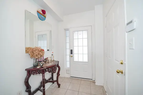 401 Rossland RD E, Ajax, ON L1Z 0M7