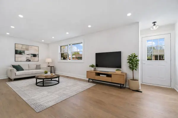 76 Admiral RD #MAIN, Ajax, ON L1S 2N9