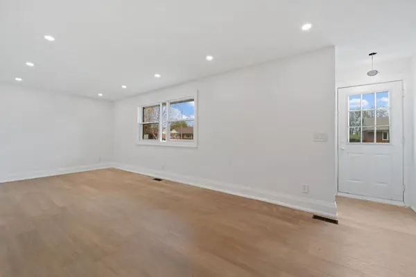 76 Admiral RD #MAIN, Ajax, ON L1S 2N9