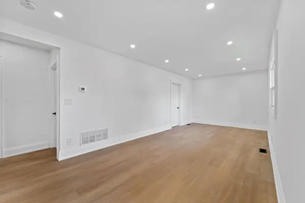 76 Admiral RD #MAIN, Ajax, ON L1S 2N9