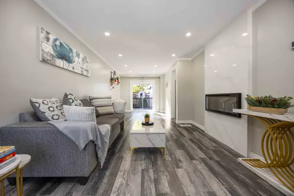 1057 King ST E, Oshawa, ON L1H 1H6