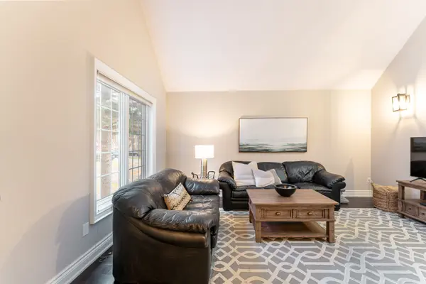 18 Harrowsmith PL, Richmond Hill, ON L4E 2J9