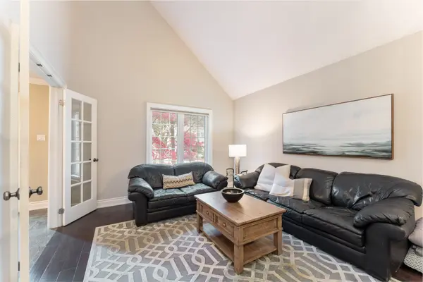 18 Harrowsmith PL, Richmond Hill, ON L4E 2J9