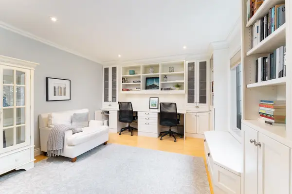 18 Harrowsmith PL, Richmond Hill, ON L4E 2J9