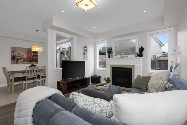 138 Mount CRES, Essa, ON L3W 0N1