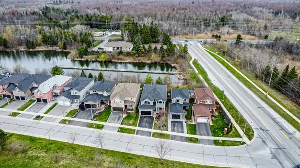 99 McIntyre DR, Barrie, ON L4N 4K6