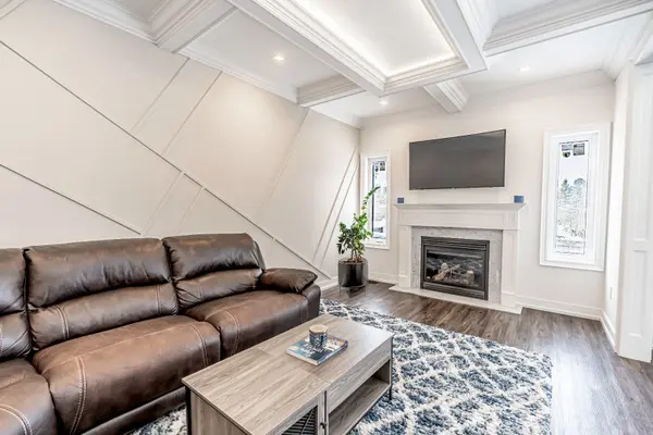 99 McIntyre DR, Barrie, ON L4N 4K6